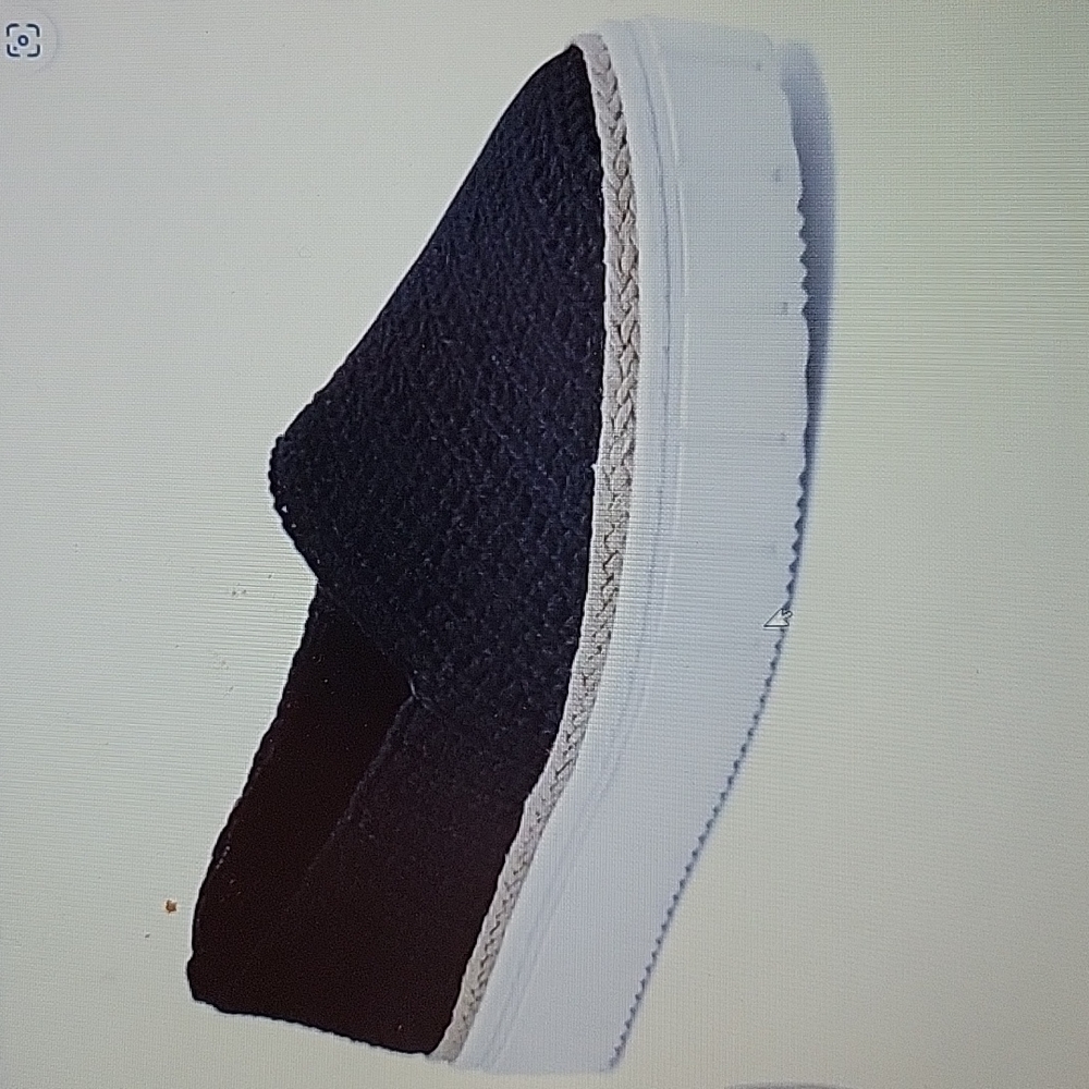 Vince Camuto Relinsta black crocheted platform Espadrille flat sneaker 6.5 NEW…